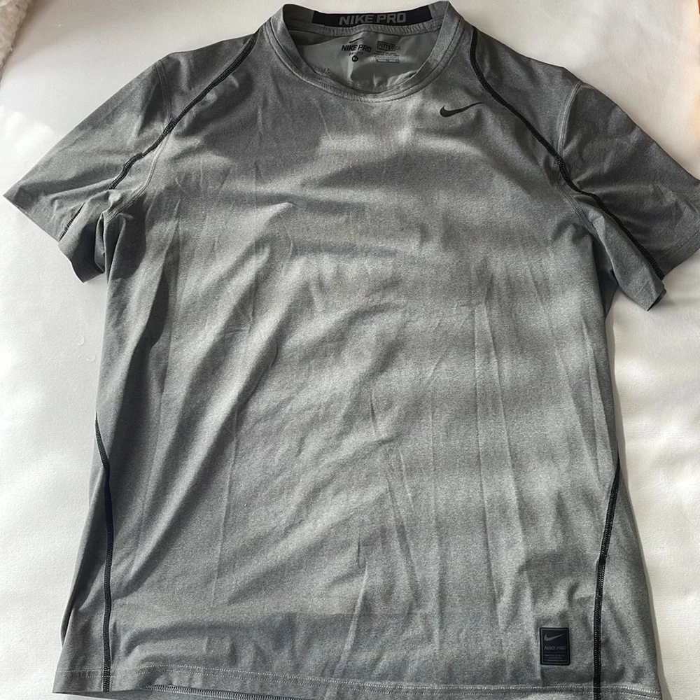 Nike tee - Picture 3 of 3